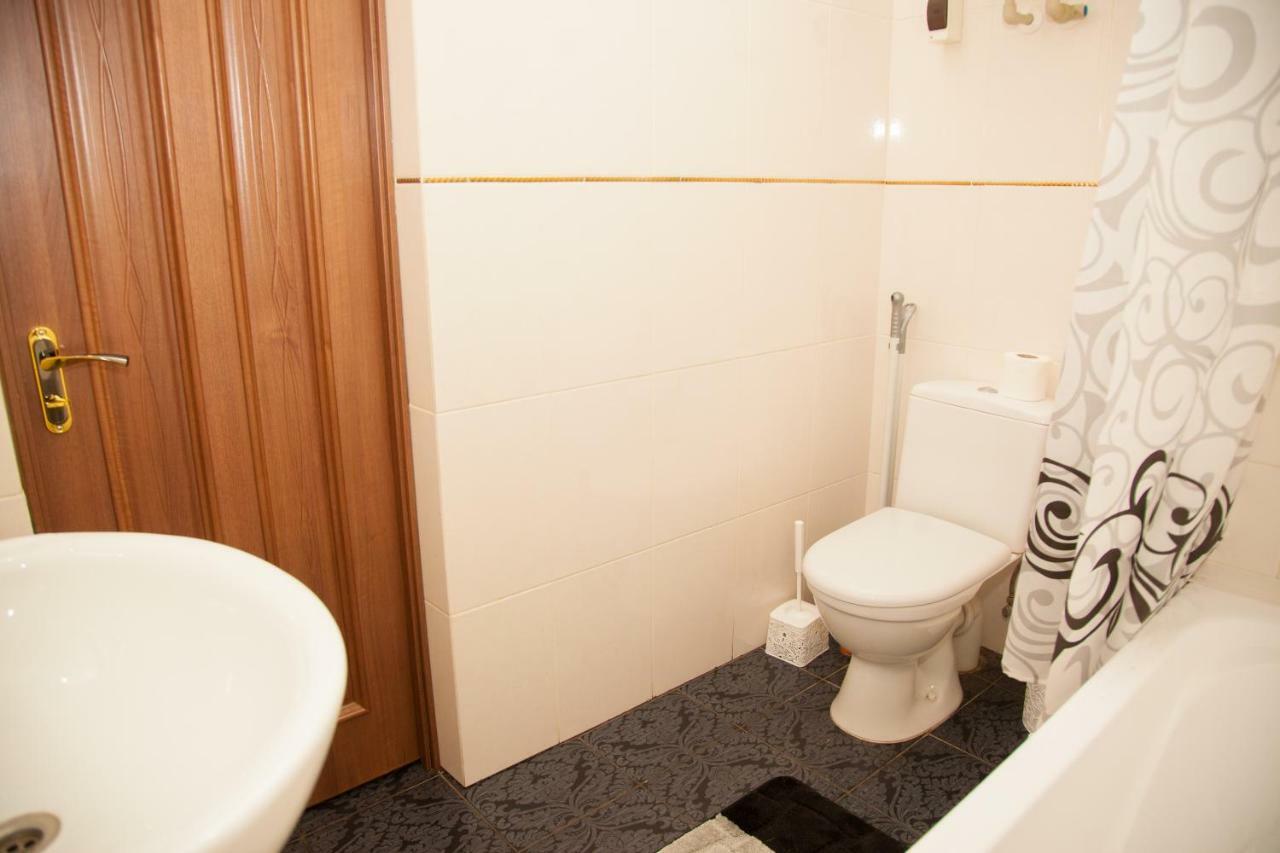 Semi-Luxury Apartment On Zhukovskogo Street 57 Zaporizhia Bagian luar foto