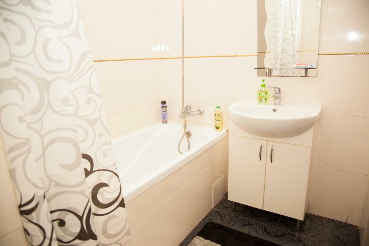 Semi-Luxury Apartment On Zhukovskogo Street 57 Zaporizhia Bagian luar foto