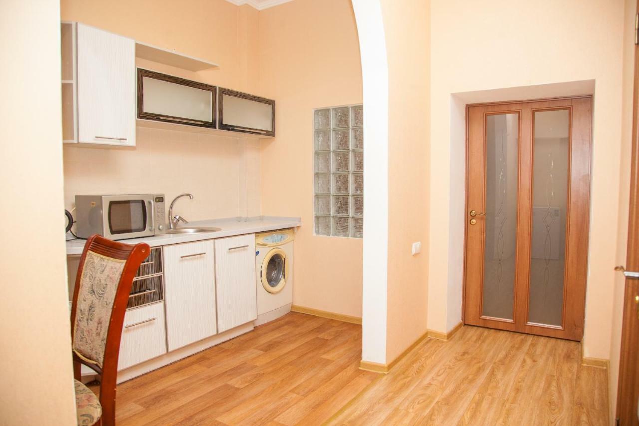 Semi-Luxury Apartment On Zhukovskogo Street 57 Zaporizhia Bagian luar foto